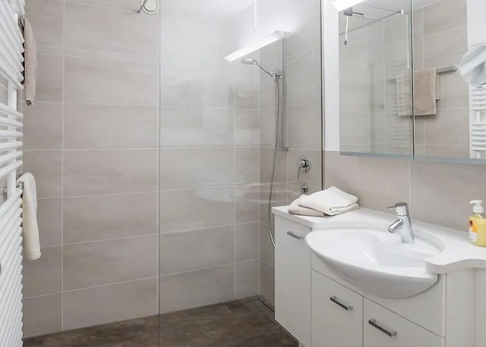 Primavera - 2.5 Zimmerwohnung, 52qm, Max 4 Pers, Schwimmbad/sauna Apartment *