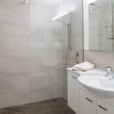 Primavera - 2.5 Zimmerwohnung, 52qm, Max 4 Pers, Schwimmbad/sauna Lejlighed *